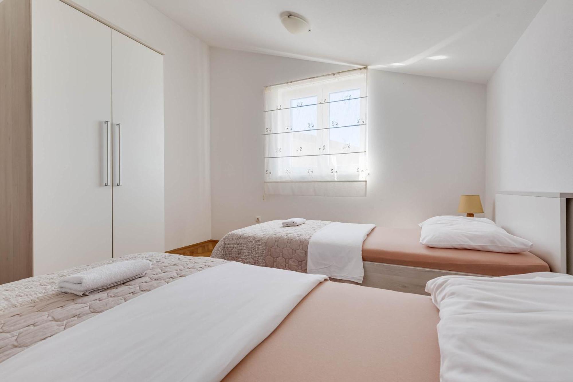Apartmani Pocrnic 파코스탄 외부 사진